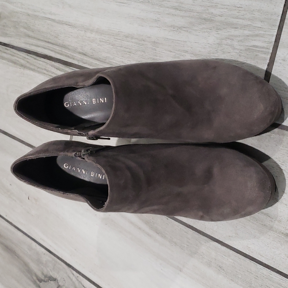 Gianni  Bini boots. - Picture 2 of 9